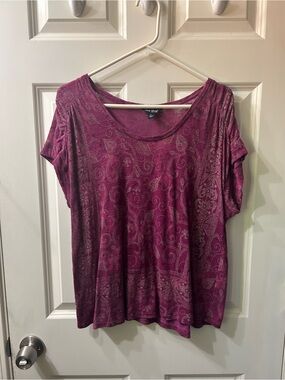 Lucky Brand Women's Short Sleeve Scoop Neck Top - Raspberry Paisley print